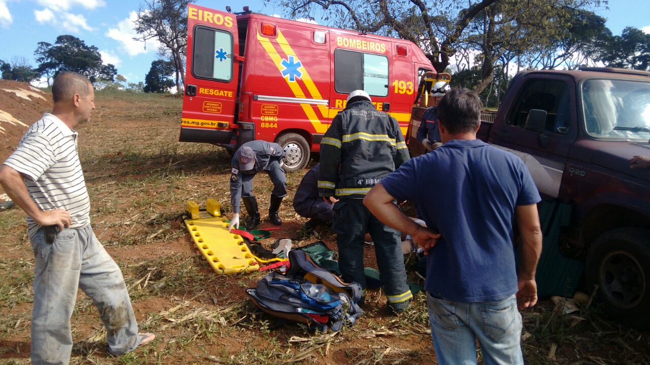 Bombeiros Militares socorrem trabalhador atropelado por trator na zona rural de Gagé