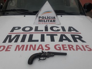 Militares localizam arma de autores durante fuga