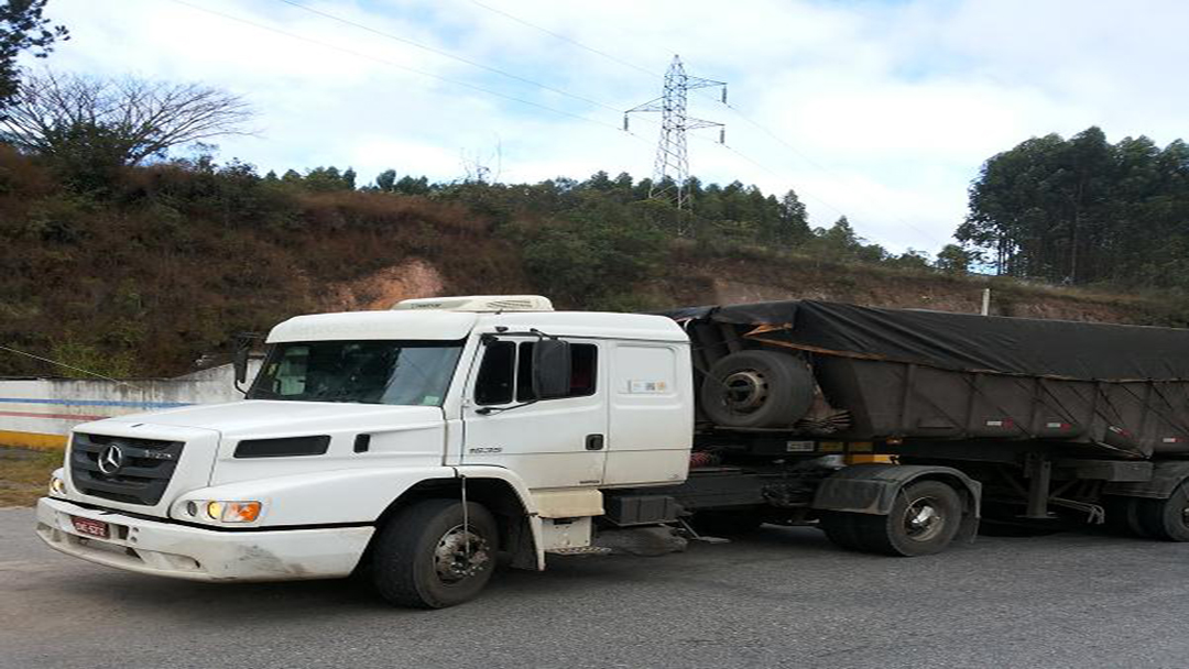 Polícia militar rodoviária recupera veículo produto de roubo na  BR 265 em Barbacena.