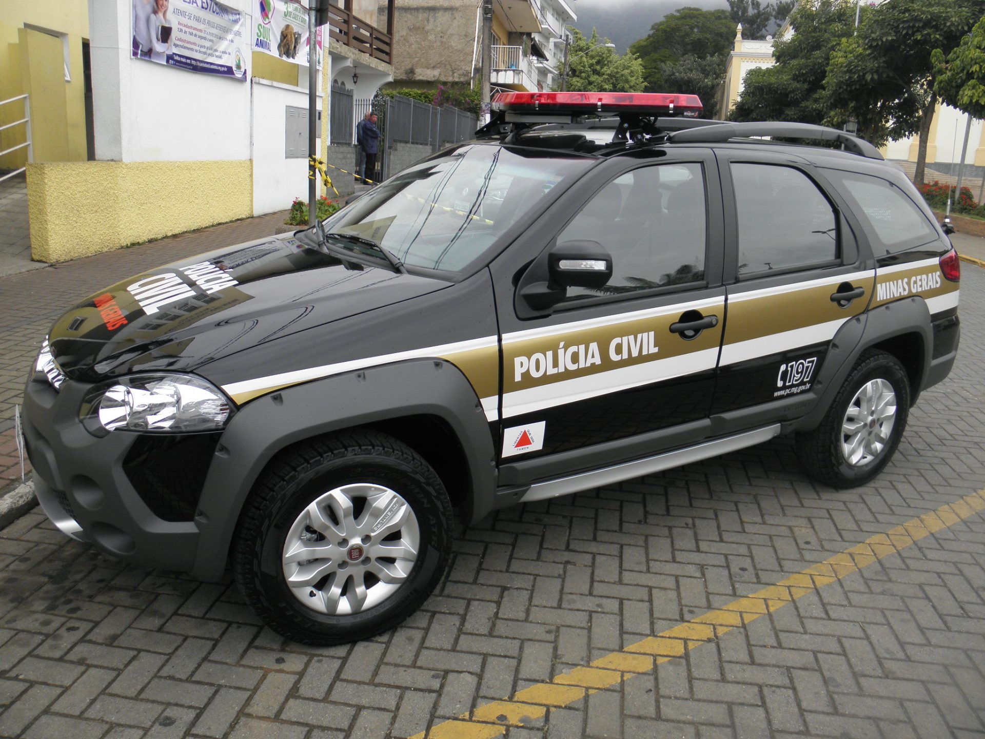 POLÍCIA CIVIL PRENDE DUPLA SUSPEITA DE ROUBOS DE CARROS DE LUXO NA CAPITAL