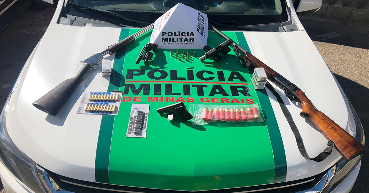 Polícia Militar do Meio Ambiente apreende cinco armas de fogo e centenas de munições em Barbacena-MG