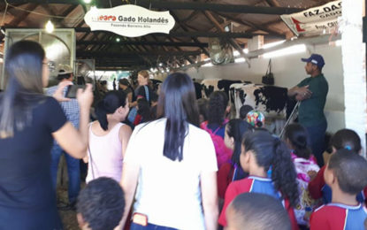 Alunos da rede municipal visitam 51ª Exposição Agropecuária de Barbacena-MG