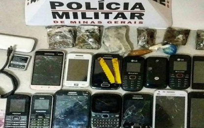 Polícia Militar frustra entrada de 14 celulares e drogas em Presídio de Barbacena-MG.
