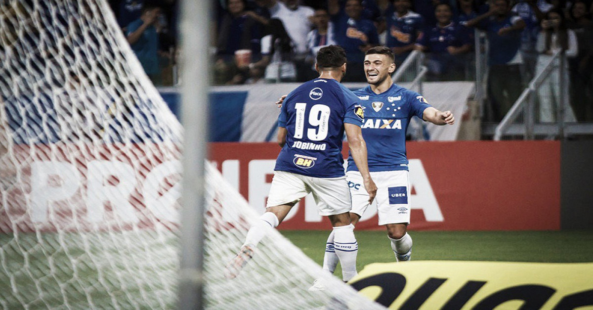 Barcos marca pela primeira vez e Cruzeiro bate o Atlético-PR de virada