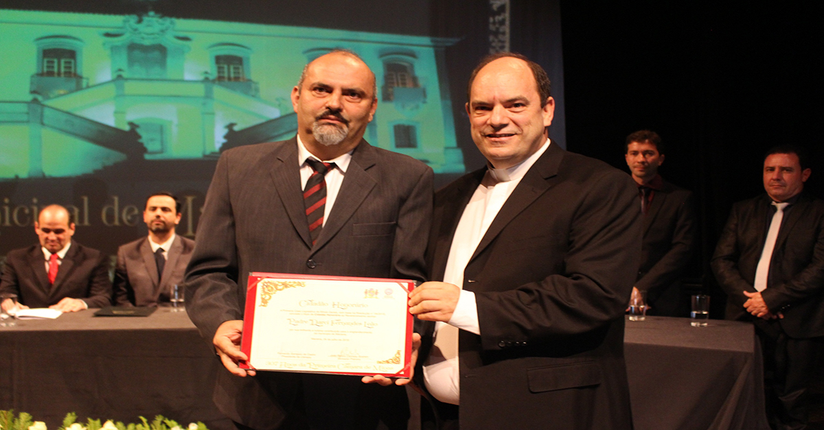 Diretor da Gráfica Dom Viçoso, padre Darci, recebe título de cidadão honorário de Mariana.