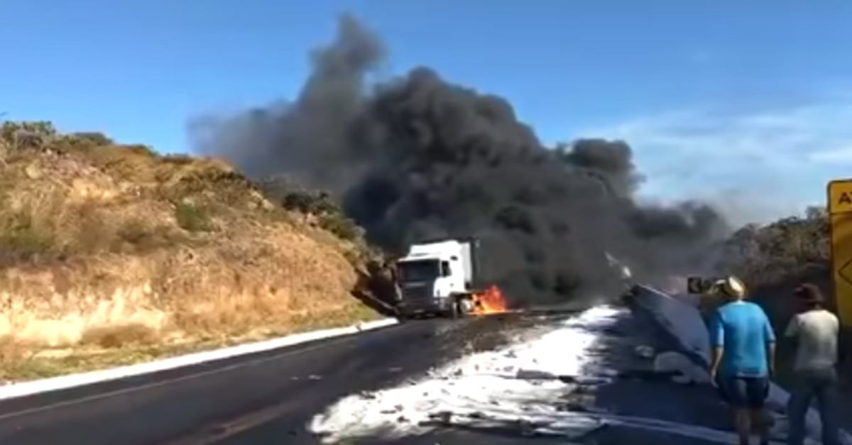 Tragédia no Norte de Minas: rodovia é liberada 14 horas após acidente que deixou 8 mortos e mais de 50 feridos