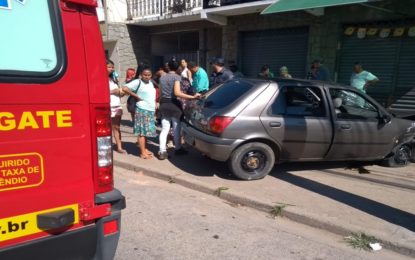 Mulher perde controle de veículo e bate em muro no bairro dos funcionários em Barbacena