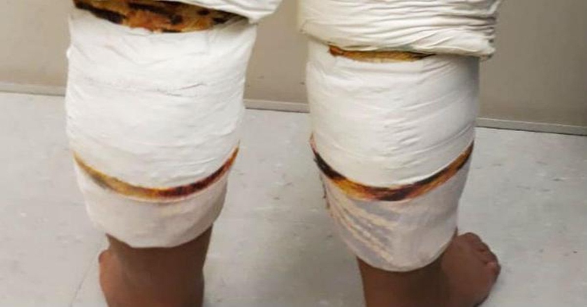 Mulher é detida com cocaína amarrada nas pernas e coxas no aeroporto de Confins