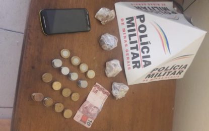 Homem de 32 anos, joga mochila com pedras de crack em um apartamento no Bairro Grogotó