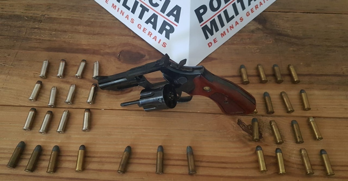 Homem é preso por porte ilegal de arma de fogo e ameaça no distrito de Pinheiro Grosso