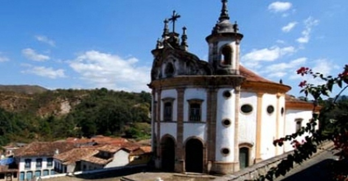 Incêndio atinge Igreja Nossa Senhora do Rosário, em Ouro Preto, na região Central de Minas