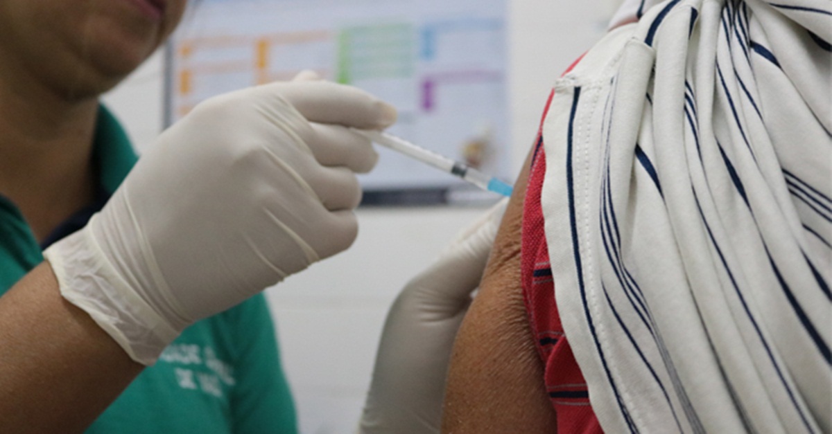 Ministro diz que baixa adesão a vacinação pode comprometer hospitais