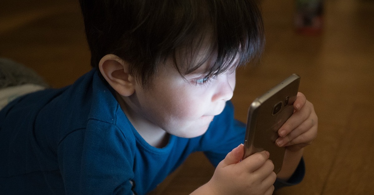 Celular e tablets para crianças: como encontrar o limite entre a distração e a necessidade