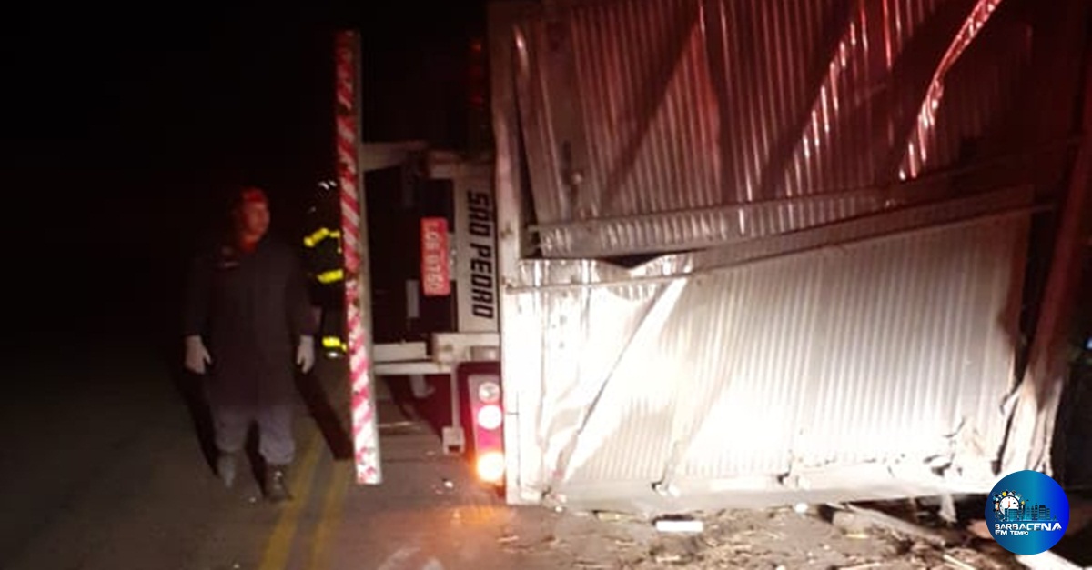 Motorista morre em tombamento de caminhão baú na serra de Santa Bárbara do Tugúrio