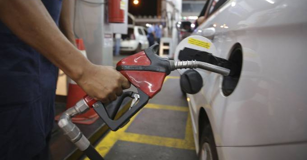 Petrobras aumenta preço da gasolina
