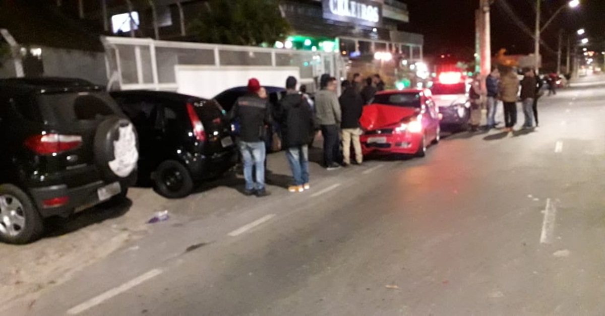 Carro bate em ambulância com 2 gestantes na Avenida Governador Bias Fortes em Barbacena