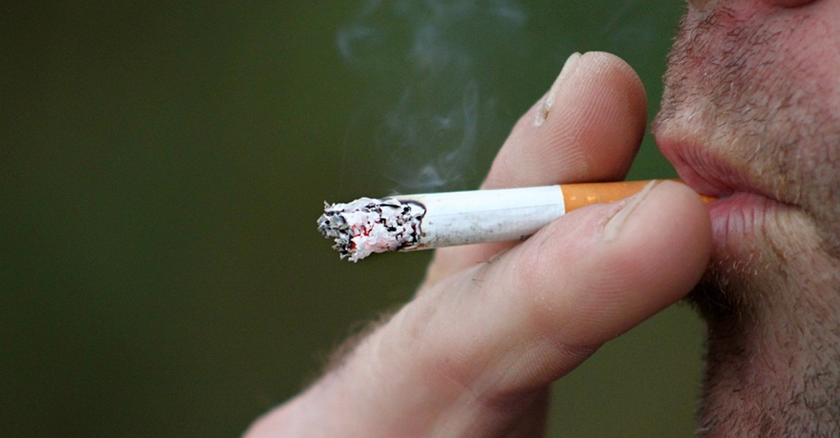 Pessoas que não fumam, mas inalam fumaça, podem ter diversas doenças