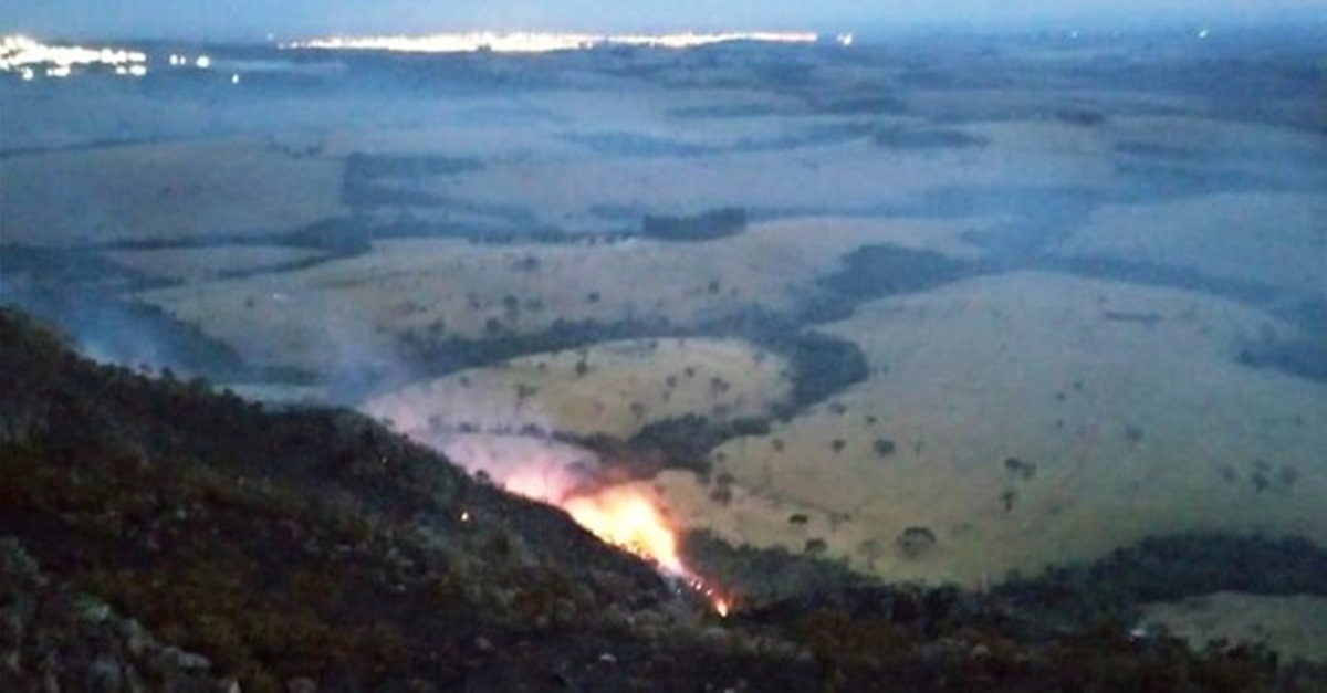 Incêndio atinge um dos principais pontos turísticos da Serra da Bocaina, em Araxá