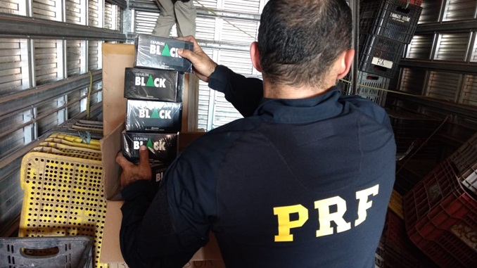 PRF apreende em menos de 24 horas duas cargas de cigarros contrabandeados