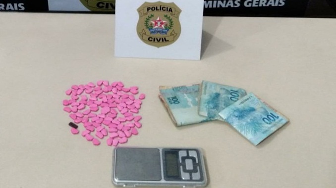 Polícia Civil prende suspeito com 100 comprimidos de ecstasy em Prados