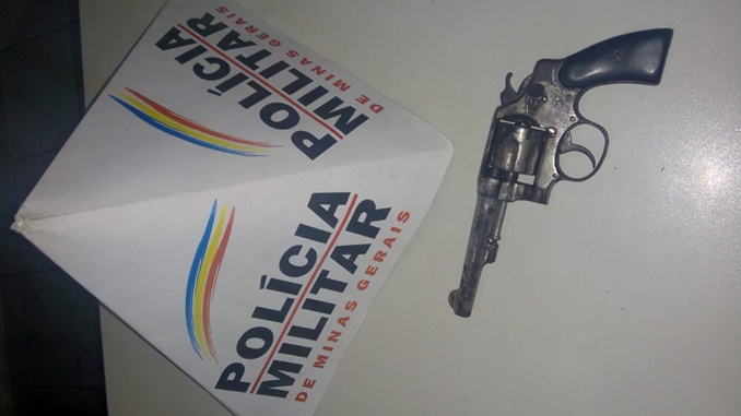 Armas de fogo são apreendidas pela Polícia Militar em Santos Dumont, Senhora dos Remédios e Bias Fortes
