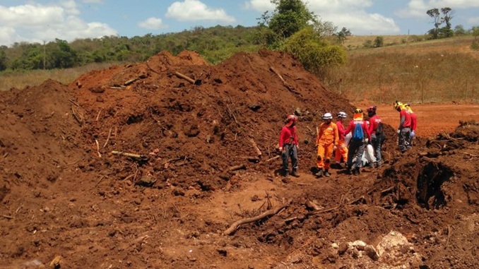 Bombeiros encontram corpo de mais uma vítima na barragem de Brumadinho