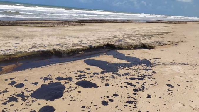 PROCON: Consumidores podem cancelar ou remarcar viagem, sem multas, para praias atingidas por mancha de óleo