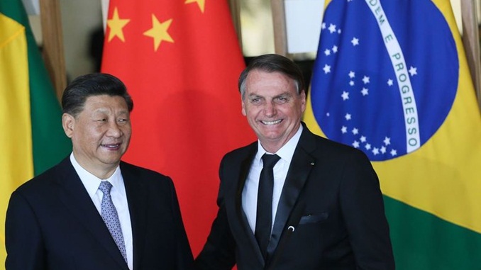 Brasil e China assinam acordos em áreas da saúde, política e comércio