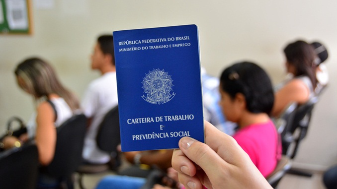 Brasil cria mais de 70.800 empregos com carteira assinada em outubro