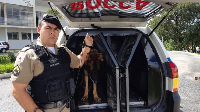 13ª RPM recebe viatura adaptada para policiamento com cães