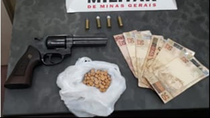 Jovem é preso por tráfico de drogas e porte irregular de arma de fogo em Conselheiro Lafaiete