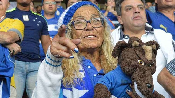 Morre torcedora icônica do Cruzeiro