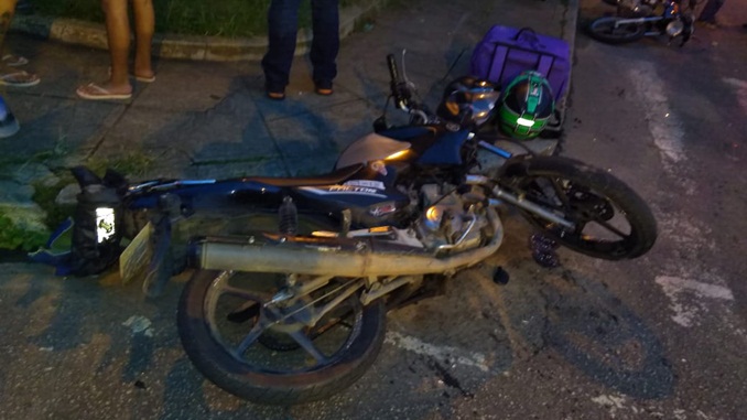 Colisão entre motos deixa um condutor gravemente ferido no bairro São Sebastião em Barbacena