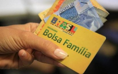 Beneficiários do Bolsa Família começam a receber décimo terceiro