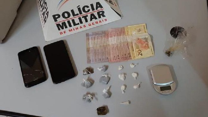 Dois autores são presos pela Polícia Militar por tráfico de drogas no bairro Boa Morte em Barbacena