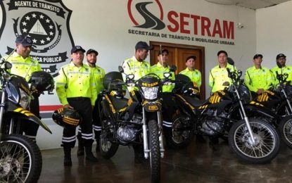 Prefeitura entrega novos uniformes e quatro novas motocicletas à SETRAM