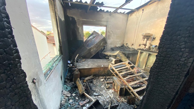 Incêndio atinge oficina de reparos em aparelho de ar condicionado, em Conselheiro Lafaiete
