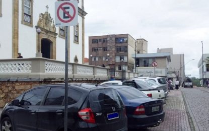 Alterações no estacionamento em frente à Matriz da Piedade, em Barbacena