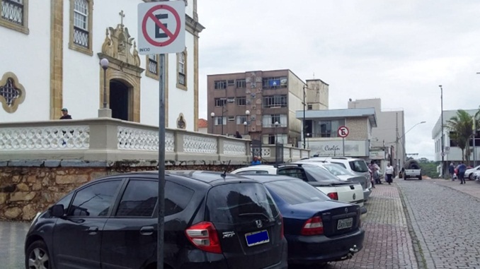 Alterações no estacionamento em frente à Matriz da Piedade, em Barbacena
