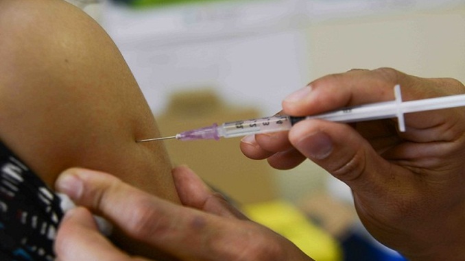 Período de férias, festas de final de ano e viagens acende alerta para vacinação contra o sarampo