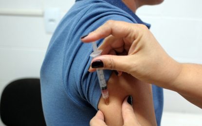Cerca de 25% dos jovens entre 20 e 29 anos já se vacinaram contra o sarampo, afirma Ministério da Saúde