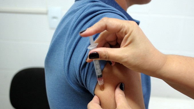 Cerca de 25% dos jovens entre 20 e 29 anos já se vacinaram contra o sarampo, afirma Ministério da Saúde