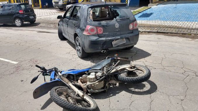 Acidente entre carro e moto, no Pontilhão, em Barbacena