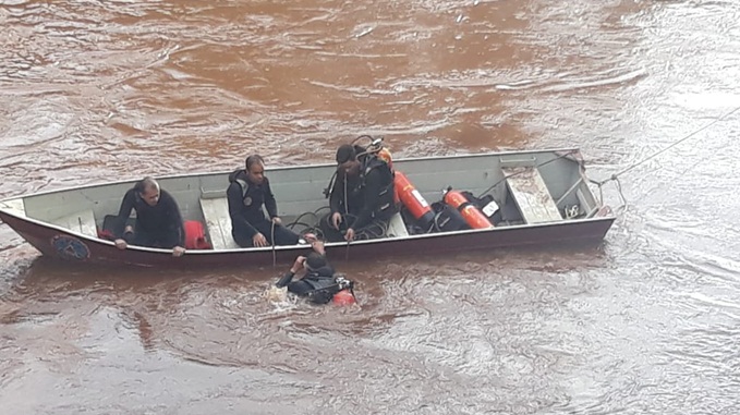 Idoso é resgatado em veículo submerso na região da zona rural de Jeceaba