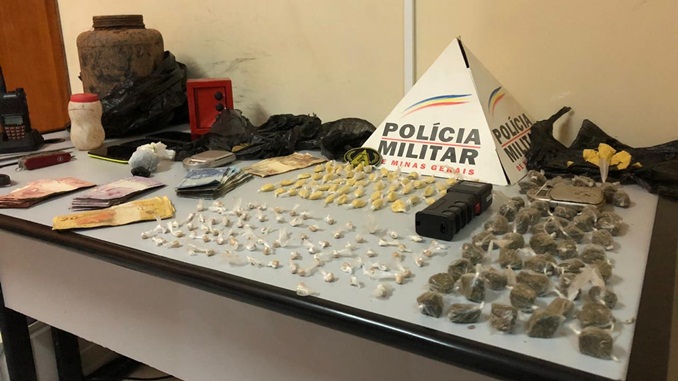 Três autores são presos por tráfico de drogas no Bairro João Paulo II, em Barbacena