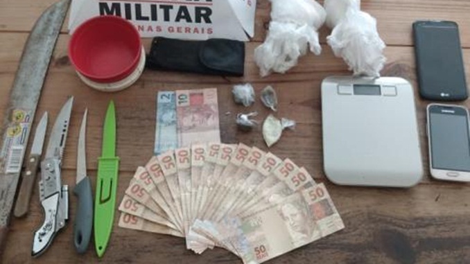 Polícia Militar prende irmãos por tráfico de drogas no bairro Pontilhão em Barbacena