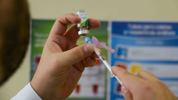 Vacinas contra a gripe e febre amarela têm seu público prioritário ampliado