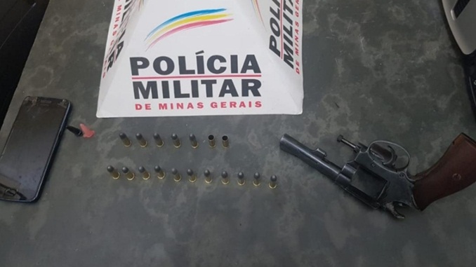 Polícia Militar prende arma de fogo com autor de “Maria da Penha”
