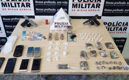Polícia Militar apreende duas armas, várias munições e drogas, em Congonhas