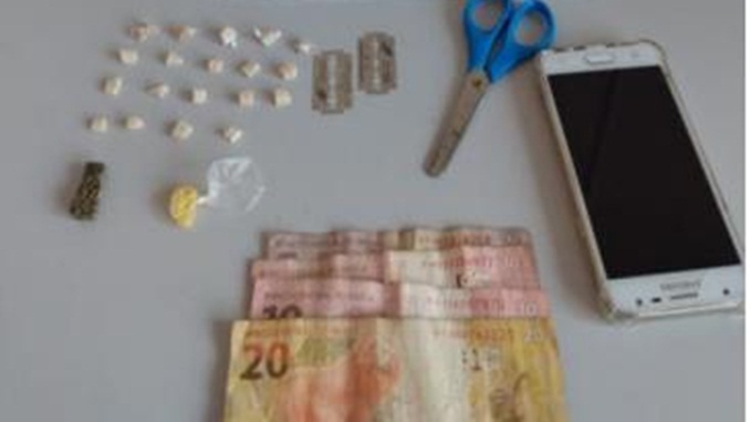 Polícia Militar prende suspeito de tráfico de drogas, em Barbacena